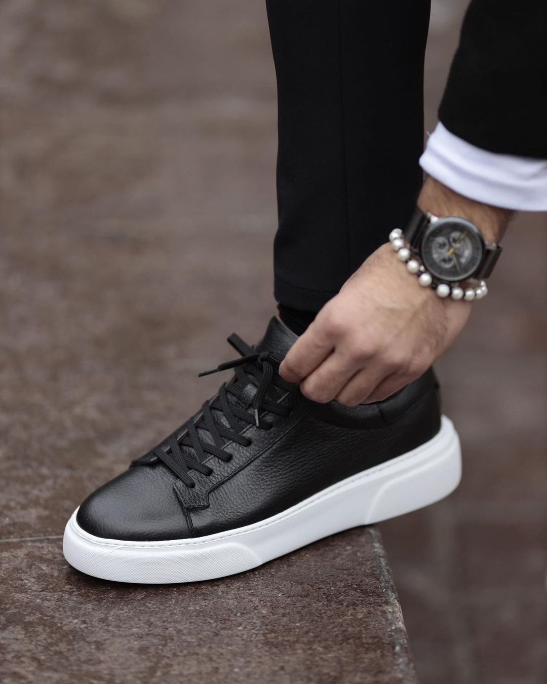 Men's Comfortable Slip Resistant Lace-up Sneakers